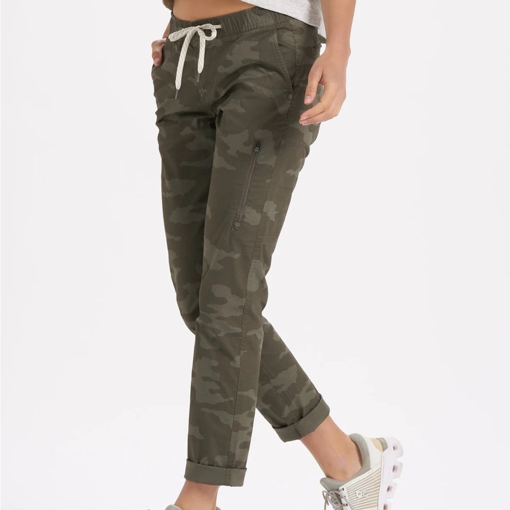 Vuori Ripstop Pants Oregano Camo- Like New Condition